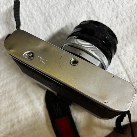 Canon FTb QL SLR Film Camera with Prime Lens - Picture 5 of 5